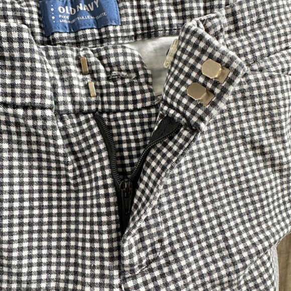 Women's | Old Navy | Black White Gingham Pixie Mid-Rise Pant - 6 Tall - Picture 4 of 6